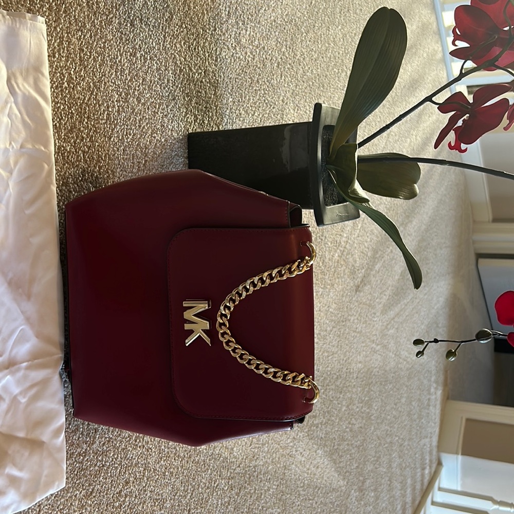 Perfect smooth leather bag!  Carry by gold tone chain handle or as a backpack